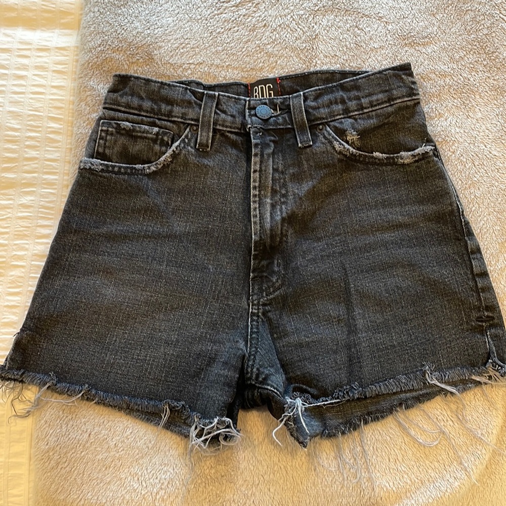Black Urban Outfitters shorts